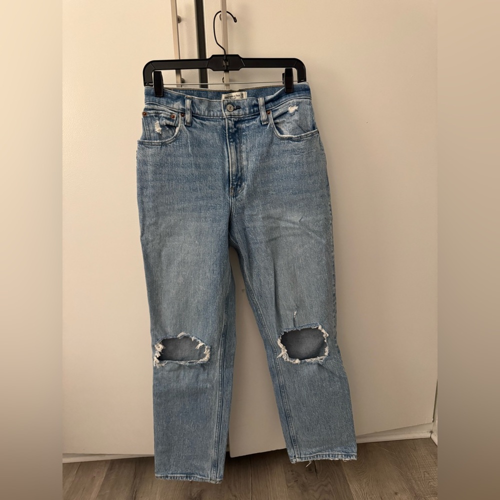 Abercrombie & Fitch- The *90s Straight Ultra High Rise